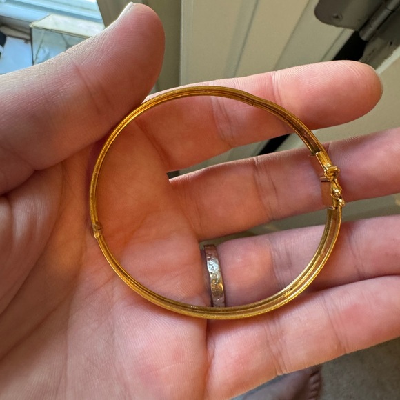 18k Gold Engraved Bangle Bracelet - Picture 5 of 7